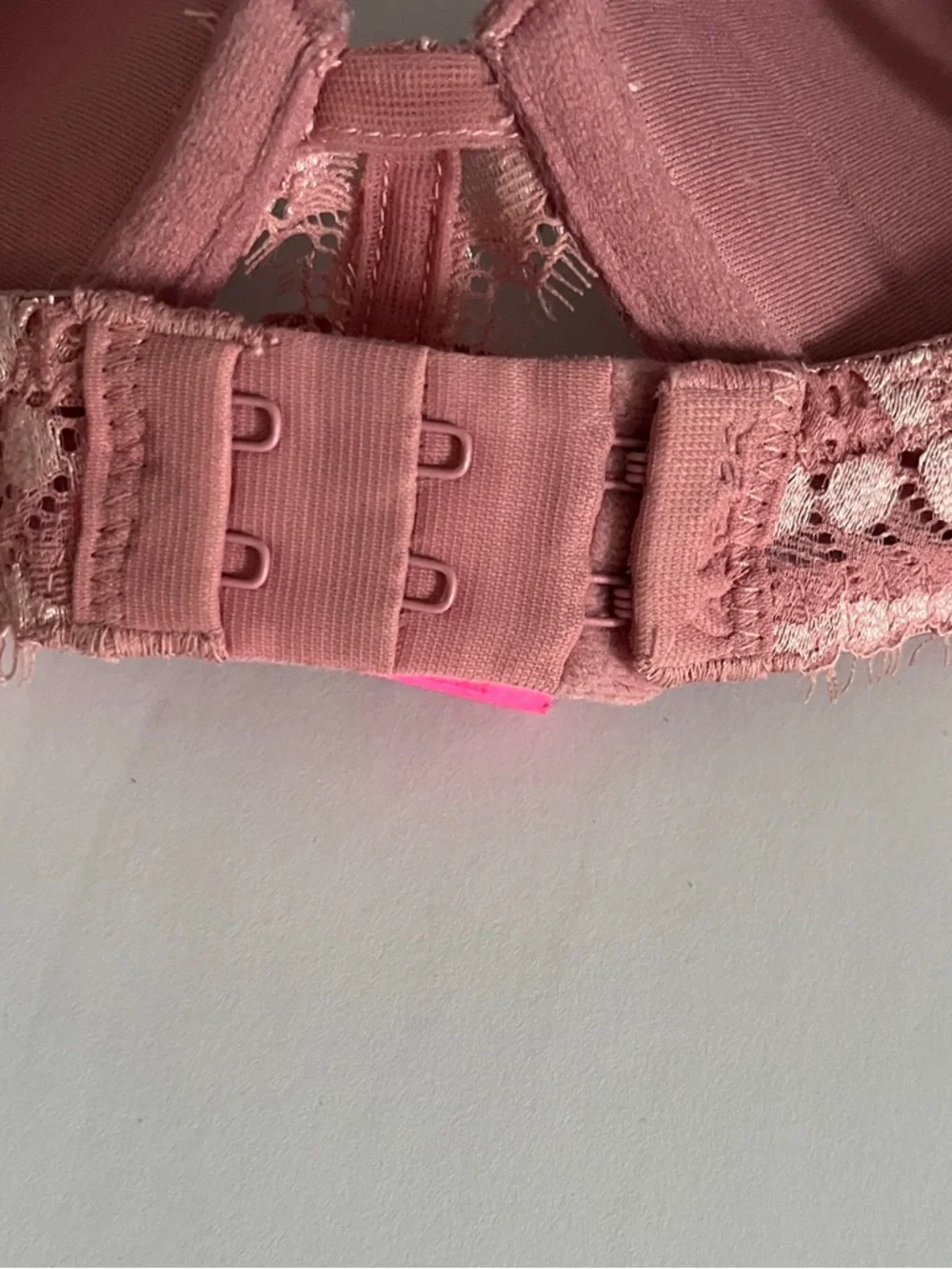 La SENZA Black/Cream Push-Up Plunge with Lace Overlay +Beyond Sexy Pink Bras 32D - Picture 13 of 16